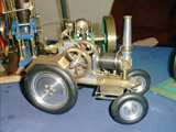 Traktor mit Stirling-Motor. Gre: 60,3 kB